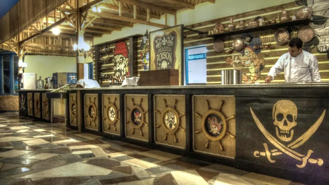 الفندق جفتون أزور بيتش - الغردقة